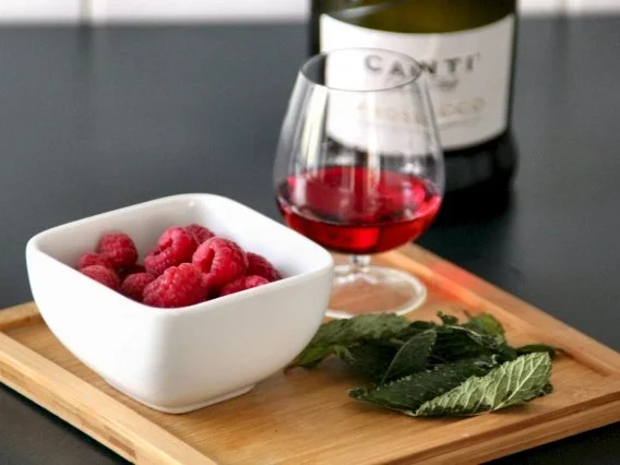 Himbeer-Prosecco mit Minze - Rezept - Bild Nr. 3
