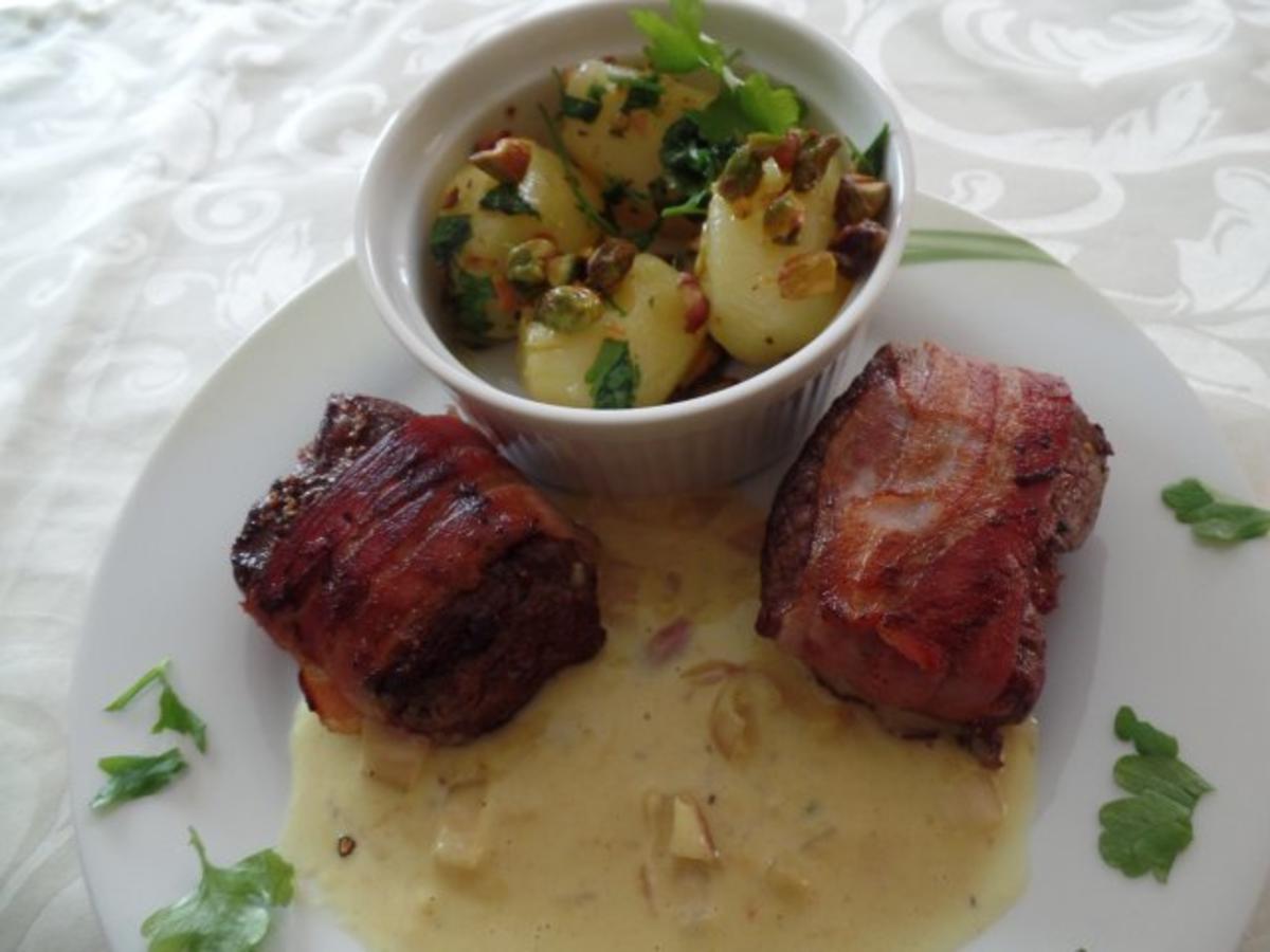 Medaillons mit Curry-Sahne -Sauce und Petersilien -Pistazien -Kartoffeln - Rezept