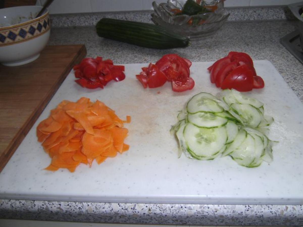 Salatplatte mit Hähnchenstreifen - Rezept - kochbar.de