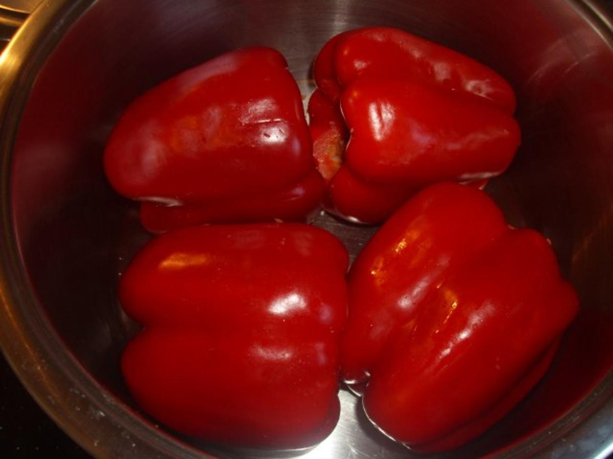 Gefūllte Paprikaschoten in Tomaten-Kåse Sauce - Rezept - Bild Nr. 4