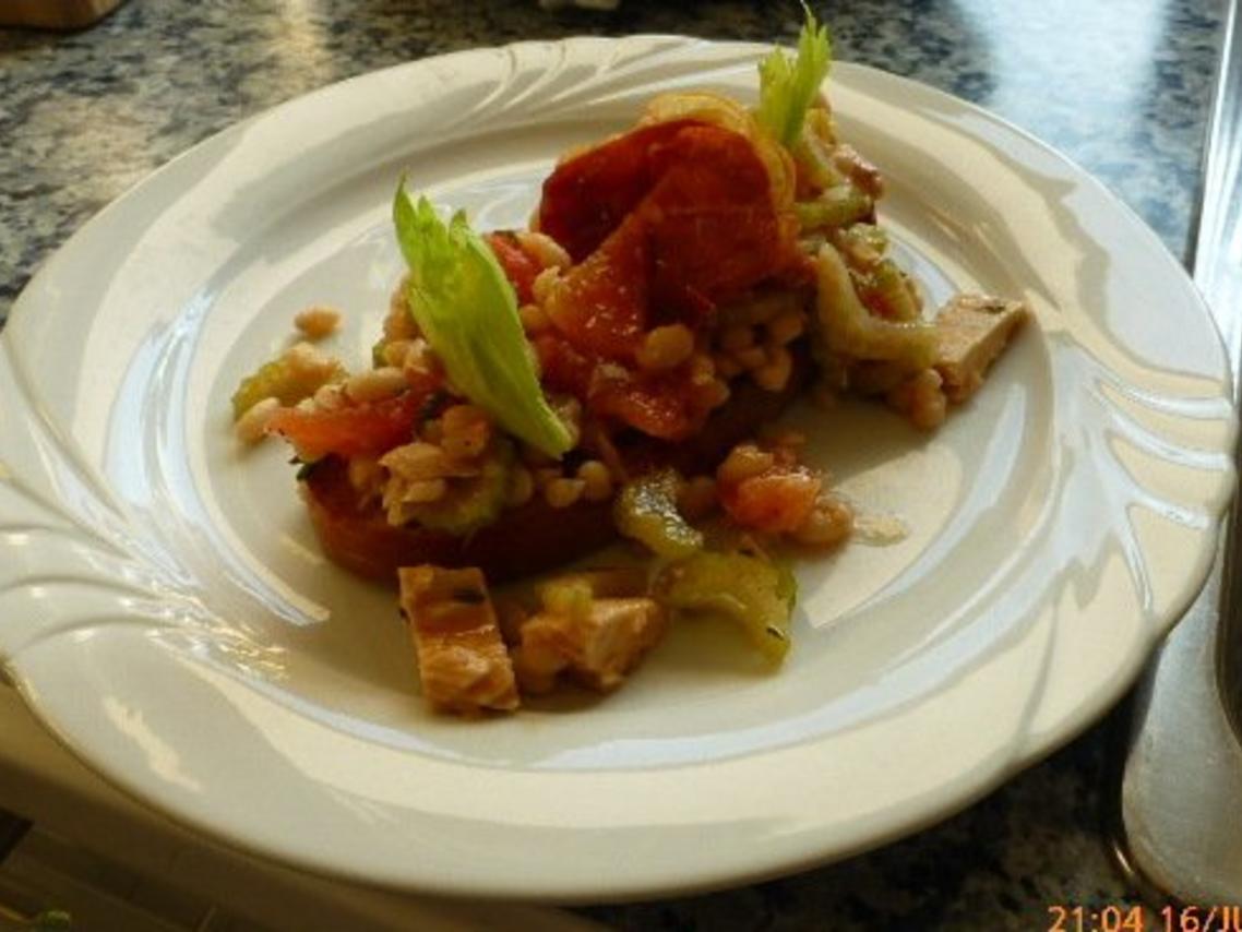 Salat von weißen Bohnen mit Thunfisch und Serranoschinkenchips - Rezept ...