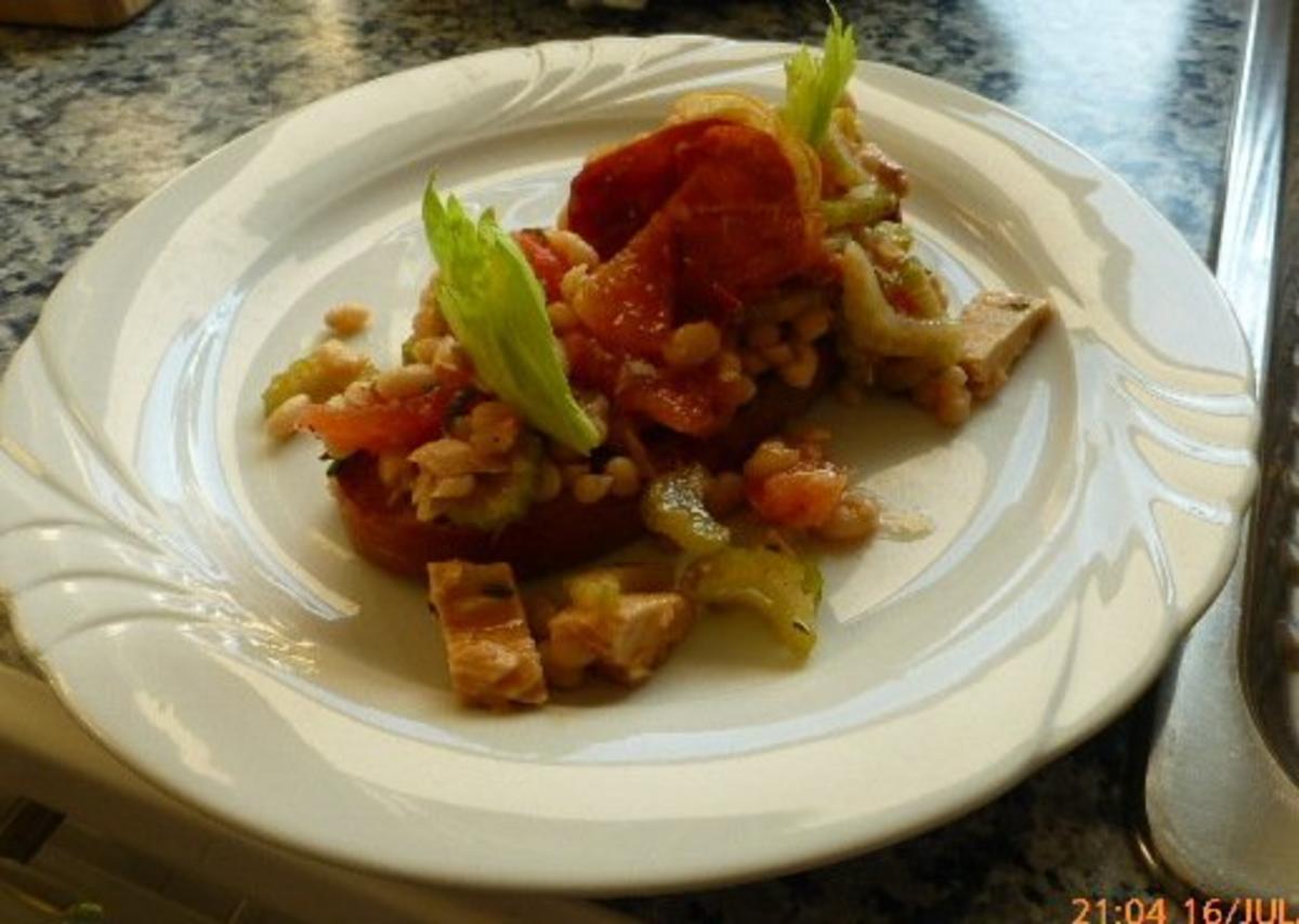 Bilder für Salat von weißen Bohnen mit Thunfisch und Serranoschinkenchips - Rezept