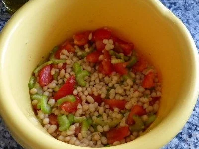 Salat von weißen Bohnen mit Thunfisch und Serranoschinkenchips - Rezept - Bild Nr. 4