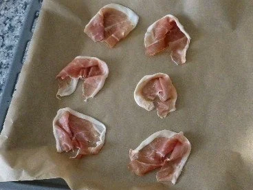 Salat von weißen Bohnen mit Thunfisch und Serranoschinkenchips - Rezept - Bild Nr. 5