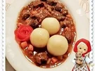 Saftiges Gulasch aus Rinderbeinscheiben mit Klößen - Rezept