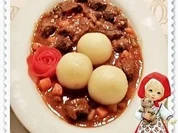 Saftiges Gulasch aus Rinderbeinscheiben mit Klößen - Rezept