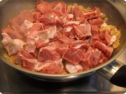 Saftiges Gulasch aus Rinderbeinscheiben mit Klößen - Rezept - Bild Nr. 8