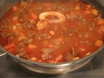 Saftiges Gulasch aus Rinderbeinscheiben mit Klößen - Rezept - Bild Nr. 15