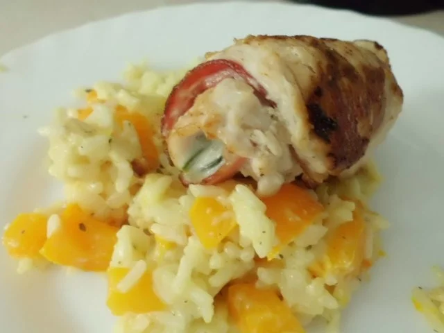 Rezept: Geflügel, Pute: Puten-Mascarpone-Rouladen mit cremigen Gemüsereis Geflügel, Pute: Puten-Mascarpone-Rouladen mit cremigen Gemüsereis - Rezept