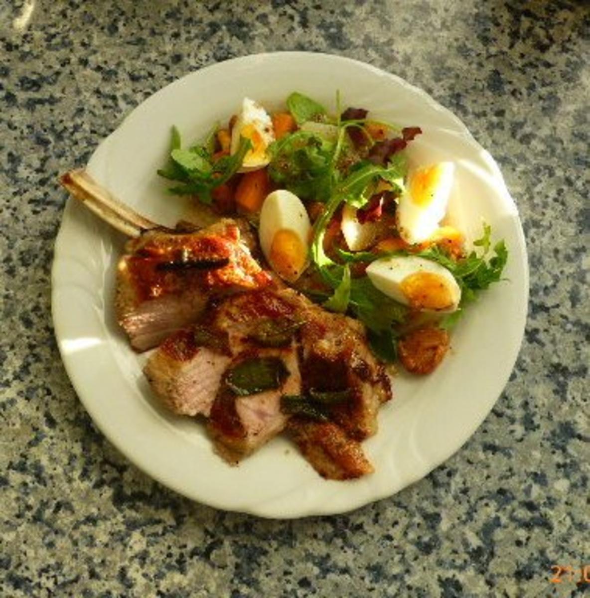 Kohlrabi-Pfifferling-Salat mit Kalbskotelett - Rezept