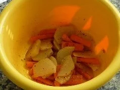 Rezept: Kohlrabi-Pfifferling-Salat mit Kalbskotelett Bild Nr. 4 Kohlrabi-Pfifferling-Salat mit Kalbskotelett - Rezept - Bild Nr. 4