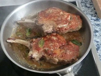 Rezept: Kohlrabi-Pfifferling-Salat mit Kalbskotelett Bild Nr. 7 Kohlrabi-Pfifferling-Salat mit Kalbskotelett - Rezept - Bild Nr. 7