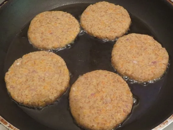 Kochen: Rote-Linsen-Puffer mit Salat - Rezept - Bild Nr. 4