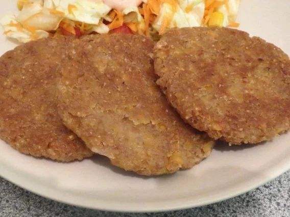 Kochen: Rote-Linsen-Puffer mit Salat - Rezept
