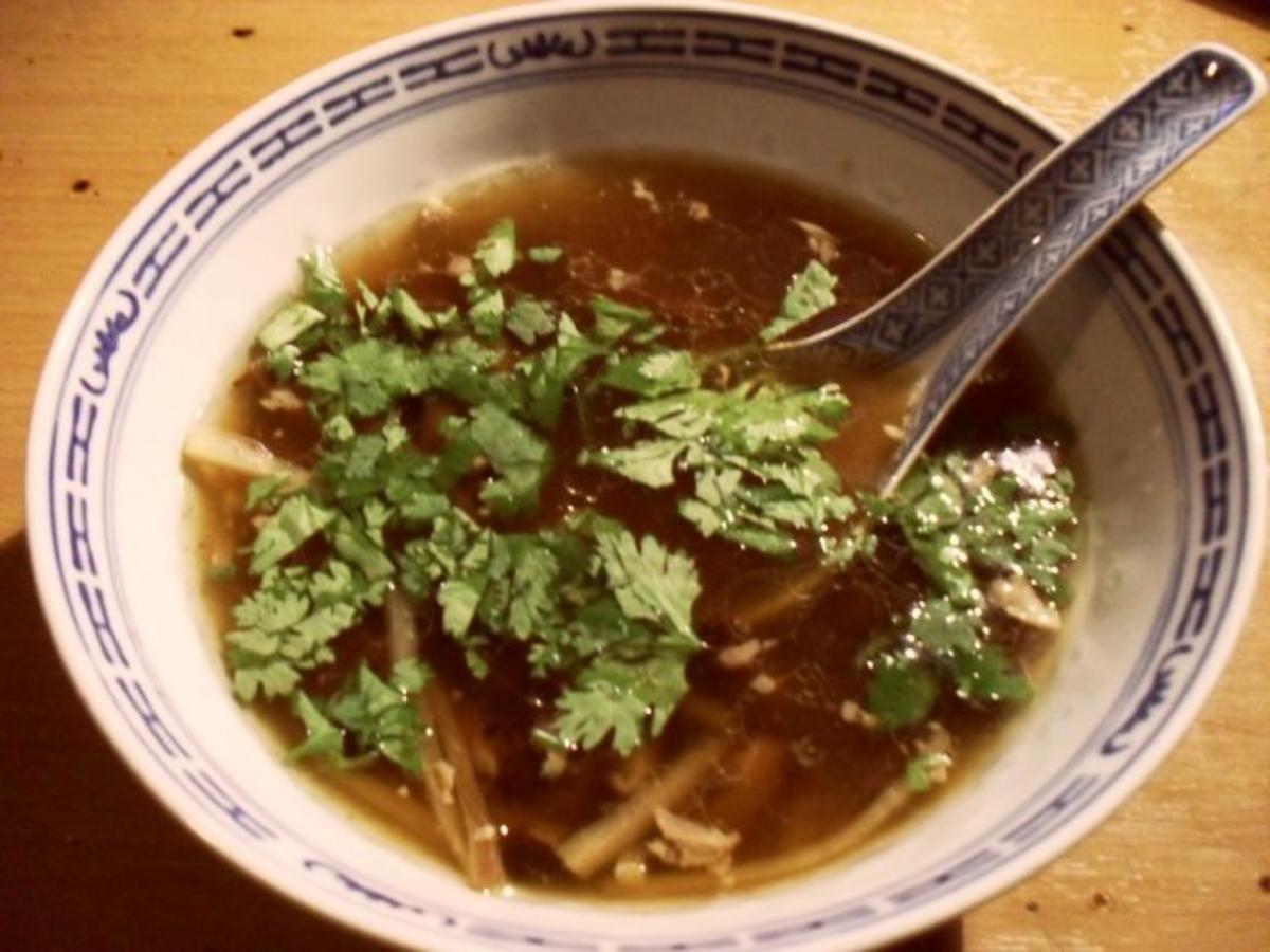 Bilder für Asiatische Hühnersuppe mit Tongupilzen - Rezept