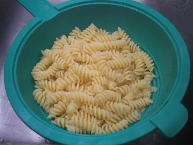 Salalte: Nudelsalat mit Hering - Rezept - Bild Nr. 5