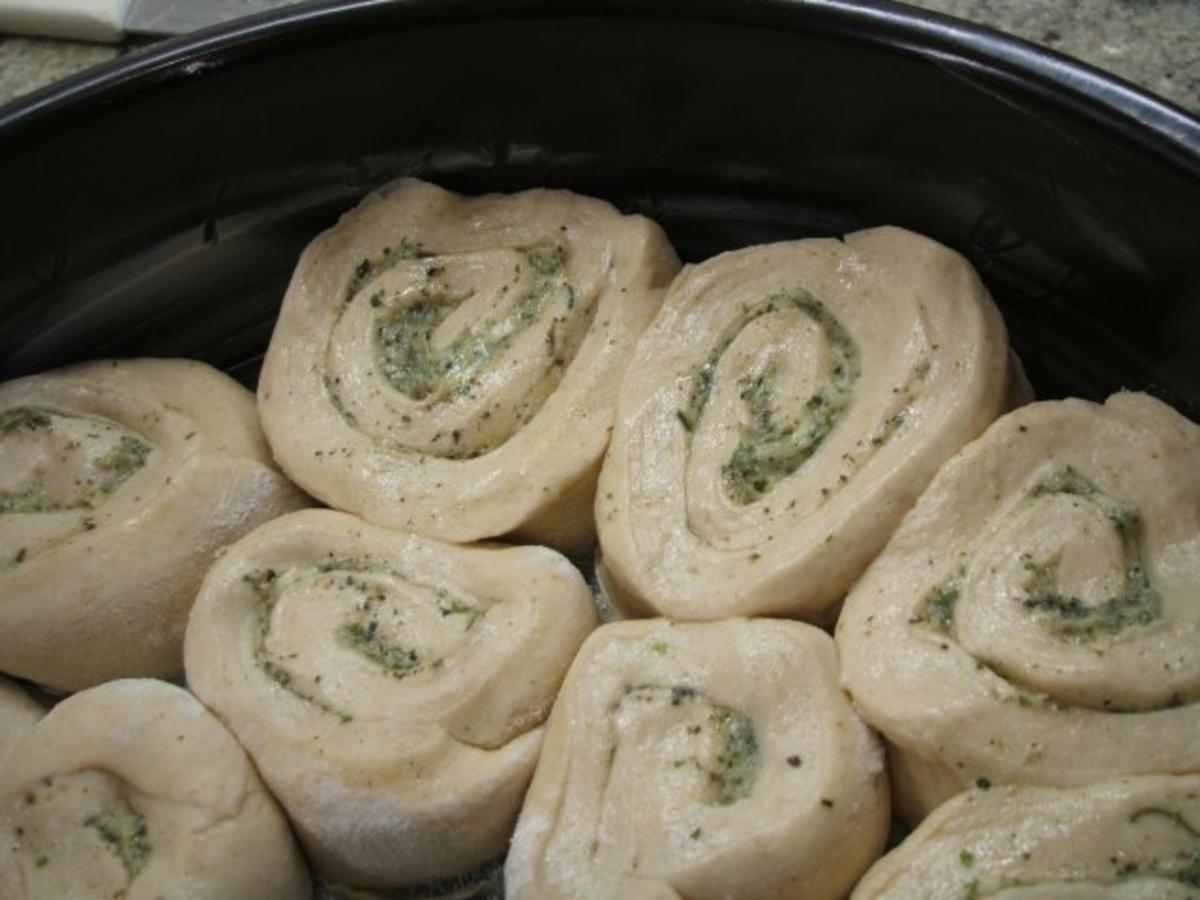 Brot/Brötchen:  Knoblauchrosen zum Lammtopf von "diekarin" - Rezept - Bild Nr. 10