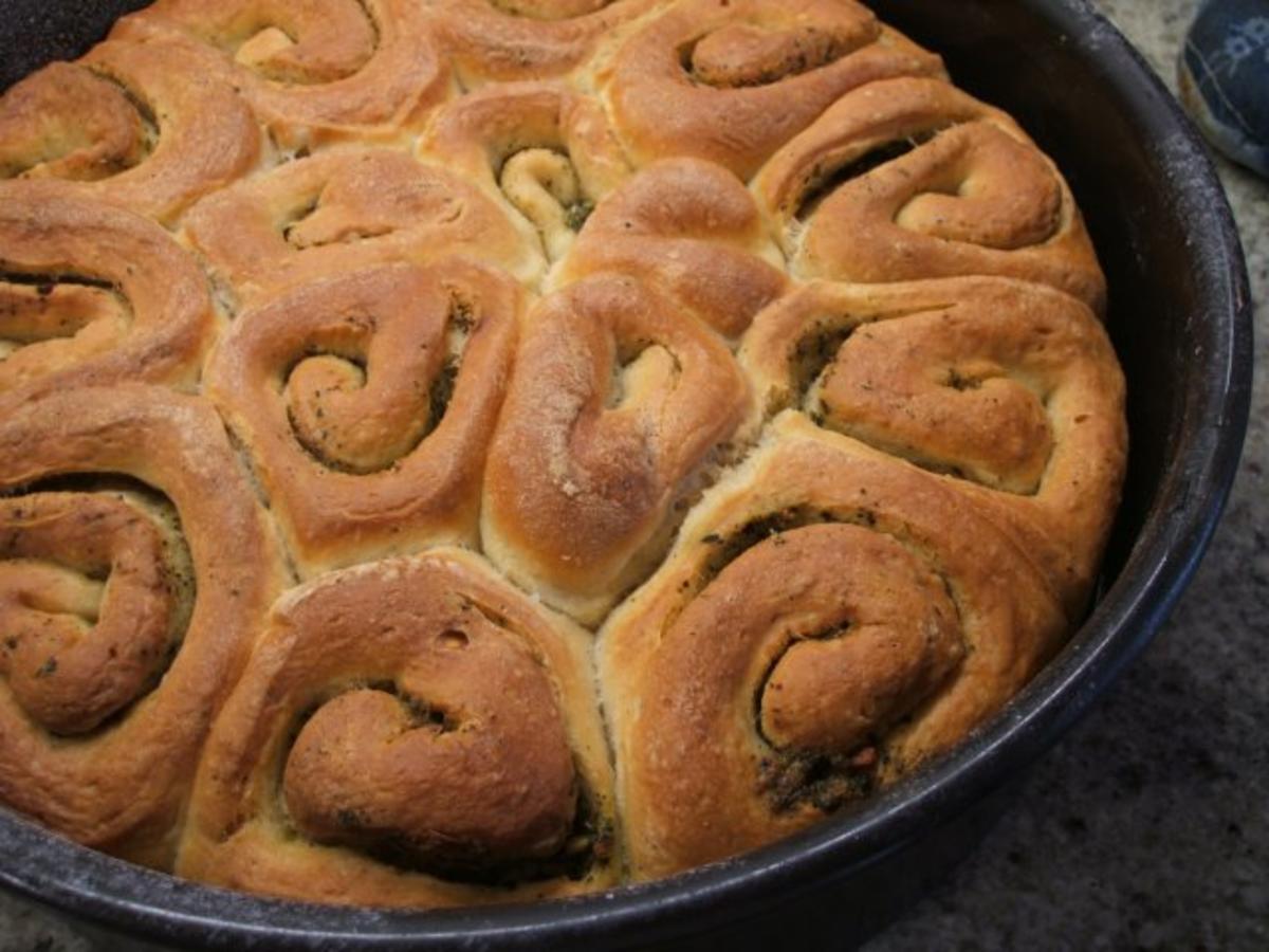 Brot/Brötchen:  Knoblauchrosen zum Lammtopf von "diekarin" - Rezept - Bild Nr. 12