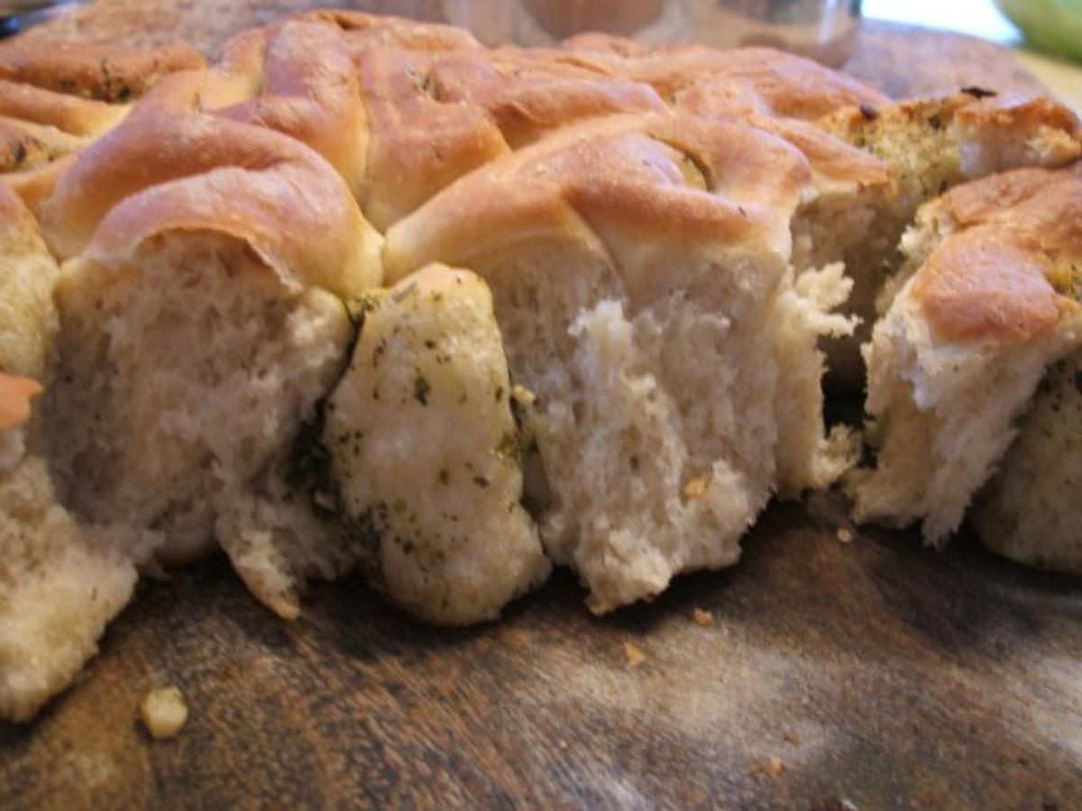 Brot/Brötchen:  Knoblauchrosen zum Lammtopf von "diekarin" - Rezept - Bild Nr. 13