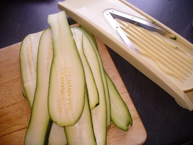 Gehacktes im Zucchinimantel - Rezept - Bild Nr. 4