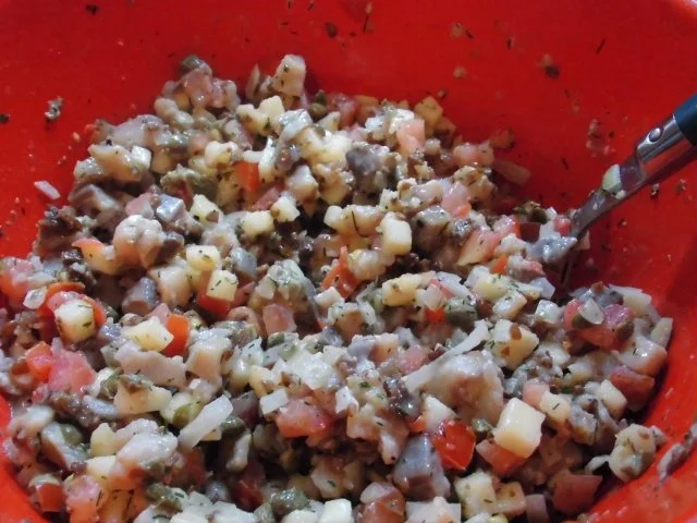 Matjes - Tatar mit Joghurtsoße und Pumpernickel Turm - Rezept - Bild Nr. 3