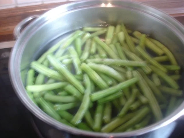 Rezept: Alaska Seelachsfilet mit Brokkoli, grünen Bohnen und Drillingen Bild Nr. 4 Alaska Seelachsfilet mit Brokkoli, grünen Bohnen und Drillingen - Rezept - Bild Nr. 4