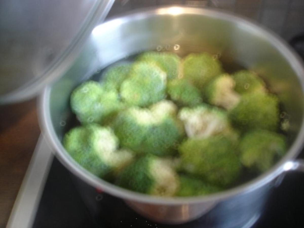 Alaska Seelachsfilet mit Brokkoli, grünen Bohnen und Drillingen - Rezept - Bild Nr. 3