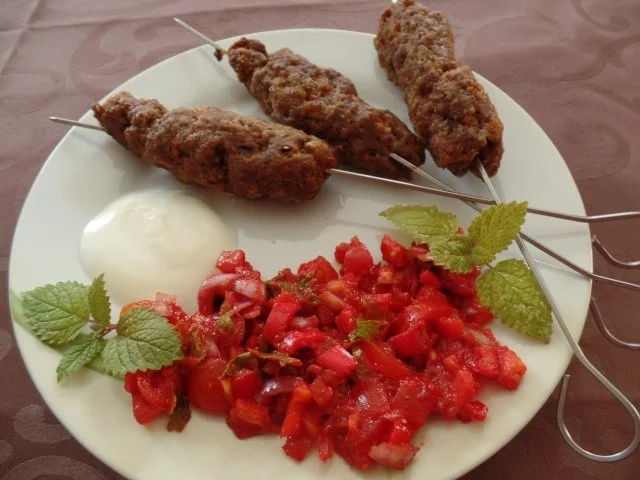 Rinderhack -Sate mit Paprikasauce - Rezept