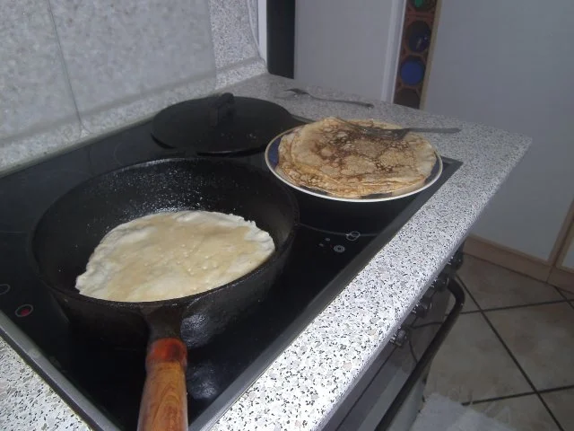 Rezept: Pfannkuchenberg mit Gehacktessaucen-Füllung Bild Nr. 3 Pfannkuchenberg mit Gehacktessaucen-Füllung - Rezept - Bild Nr. 3