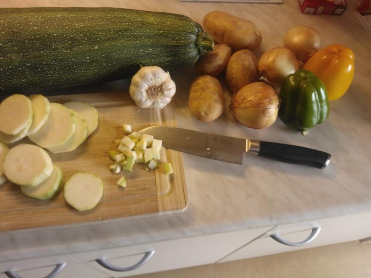 Zucchinicremesuppe mit Cràme fraiche und Croutons Rezept von smartz