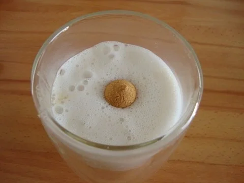 Bratapfelbouillon mit Amarettini und Kokosschaum - Rezept