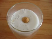 Bratapfelbouillon mit Amarettini und Kokosschaum - Rezept