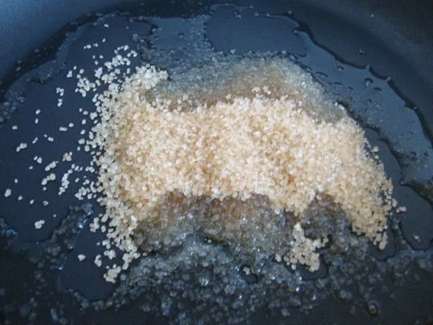 Bratapfelbouillon mit Amarettini und Kokosschaum - Rezept - Bild Nr. 6