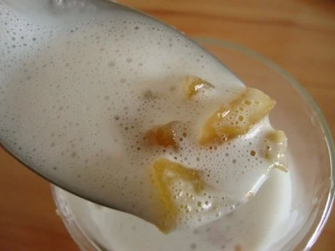 Bratapfelbouillon mit Amarettini und Kokosschaum - Rezept - Bild Nr. 2