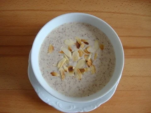 Rezept: Joghurt - Mandel-Cremesüppchen Joghurt - Mandel-Cremesüppchen - Rezept