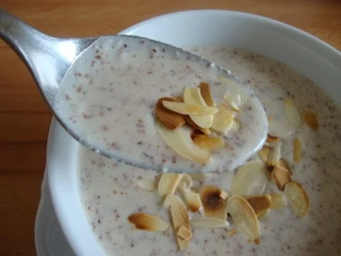 Rezept: Joghurt - Mandel-Cremesüppchen Bild Nr. 2 Joghurt - Mandel-Cremesüppchen - Rezept - Bild Nr. 2