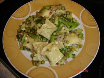 Maultaschensalat grün-weiß - Rezept