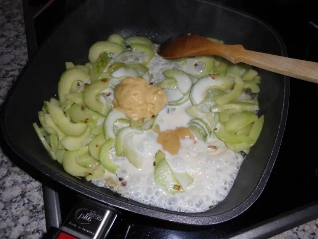 Rezept: Schmorgurken in Senfsahne mit Knusperfisch>> Bild Nr. 5 Schmorgurken in Senfsahne mit Knusperfisch>> - Rezept - Bild Nr. 5