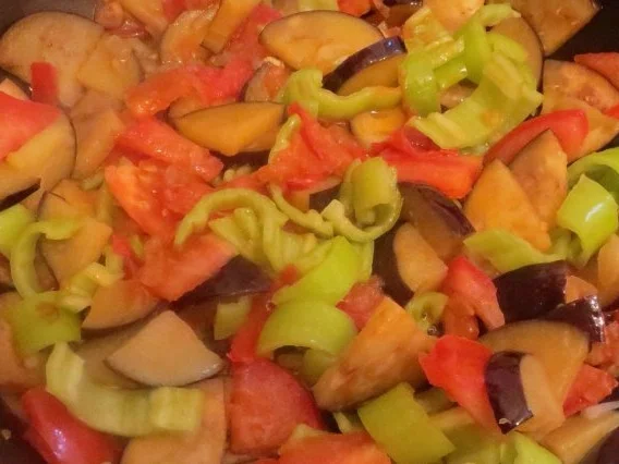 Rezept: Auflauf: Reis auf gebratenem Gemüse Bild Nr. 2 Auflauf: Reis auf gebratenem Gemüse - Rezept - Bild Nr. 2