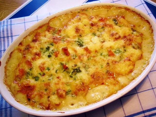 Rezept: Restegratin von Bechamelkartoffeln ... Restegratin von Bechamelkartoffeln ... - Rezept