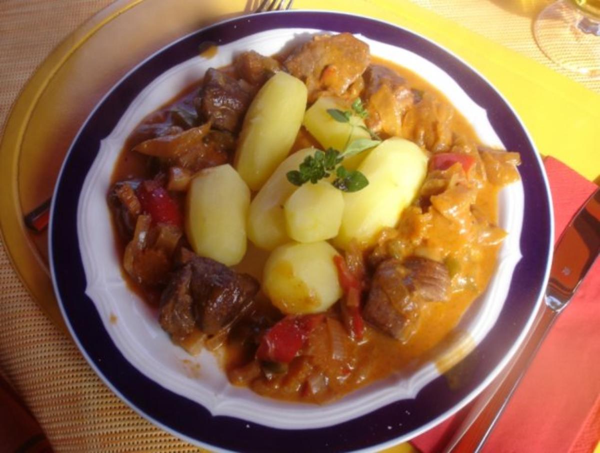 Schweinegulasch mit Drillingen *) - Rezept - Bild Nr. 15