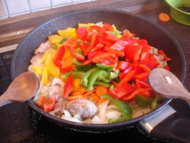 Schweinegulasch mit Drillingen *) - Rezept - Bild Nr. 7