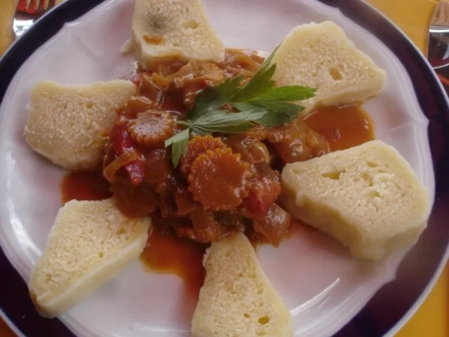 Schweinegulasch mit Drillingen *) - Rezept - Bild Nr. 17