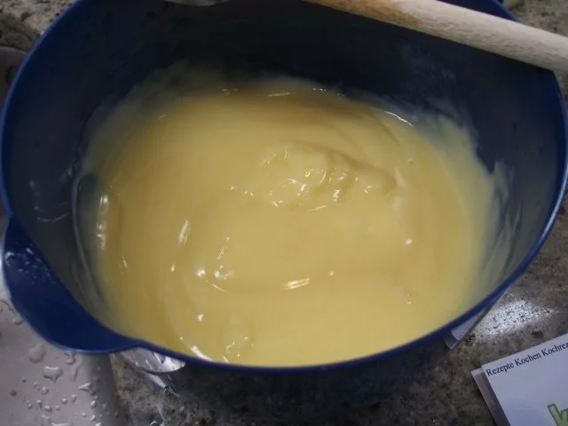 Backen: Eierschecke mit Schwarzbeeren - Rezept - Bild Nr. 3