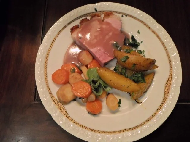 Rezept: Krosser Schinken mit Kartoffeln am buttergeschwenkten Wurzelgemüse und Kresse Krosser Schinken mit Kartoffeln am buttergeschwenkten Wurzelgemüse und Kresse - Rezept