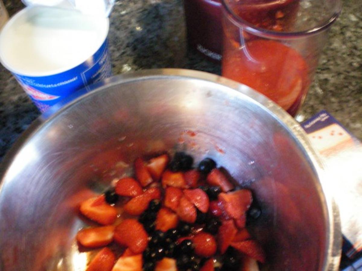 Dessert: Erdbeeren auf Joghurt - Rezept - Bild Nr. 2