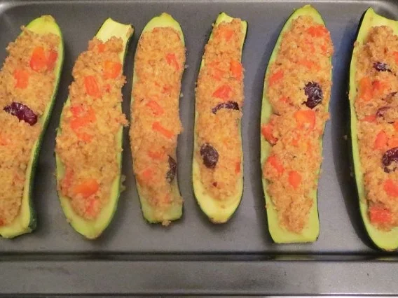 Rezept: Kochen: Gefüllte Zucchini mit Bulgur und Ziegenkäse Bild Nr. 5 Kochen: Gefüllte Zucchini mit Bulgur und Ziegenkäse - Rezept - Bild Nr. 5