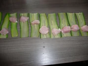 Hähnchen - Zucchini - Röllchen an Kräuterquark - Kartoffeln ! - Rezept