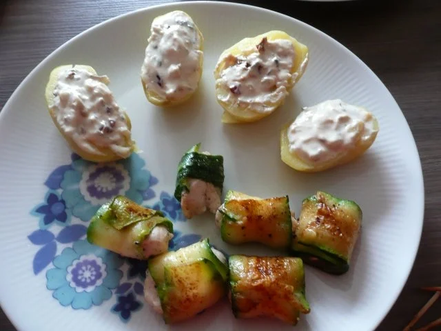 Hähnchen - Zucchini - Röllchen an Kräuterquark - Kartoffeln ! - Rezept - Bild Nr. 4