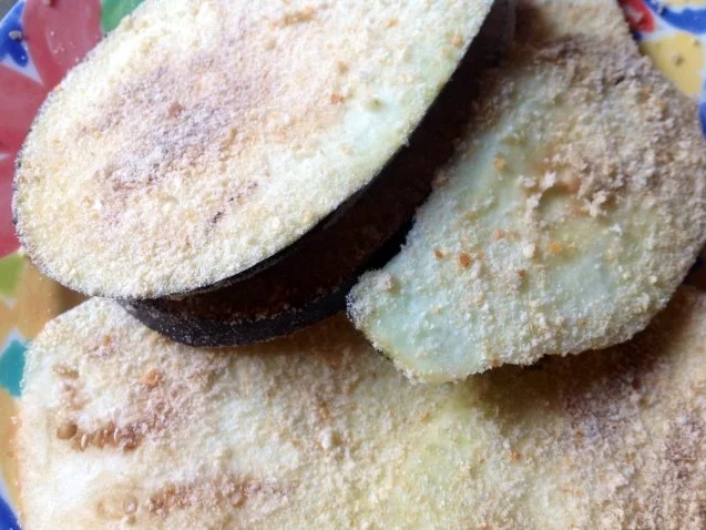 Auberginenschnitzel mit Bratpaprika und einer Dattel Paprika Sauce - Rezept - Bild Nr. 5